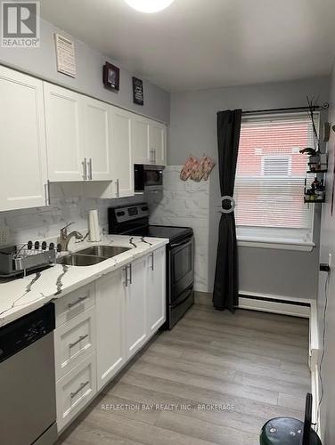 3 - 5 Applewood Avenue, Hamilton (Stoney Creek), ON - Indoor Photo Showing Kitchen With Double Sink
