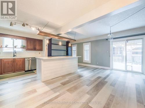 228 Sunny Meadow Court, Kitchener, ON - Indoor Photo Showing Kitchen