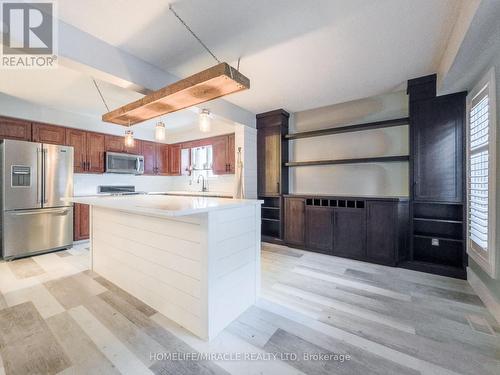 228 Sunny Meadow Court, Kitchener, ON - Indoor Photo Showing Kitchen