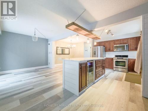 228 Sunny Meadow Court, Kitchener, ON - Indoor Photo Showing Kitchen