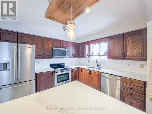 228 Sunny Meadow Court, Kitchener, ON - Indoor Photo Showing Kitchen With Double Sink