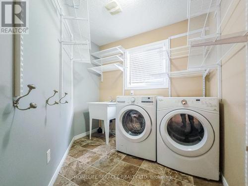 228 Sunny Meadow Court, Kitchener, ON - Indoor Photo Showing Laundry Room
