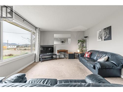 5207 Alain Road, Vernon, BC - Indoor Photo Showing Living Room