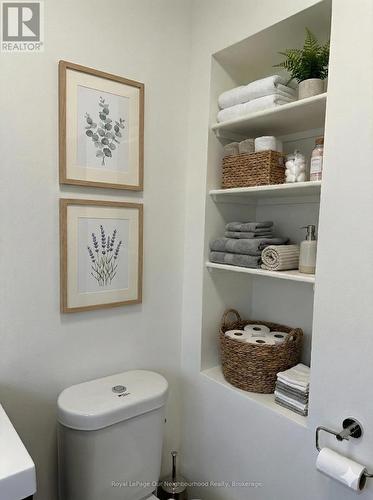 420 Albertus Avenue N, Peterborough (Town Ward 3), ON - Indoor Photo Showing Bathroom