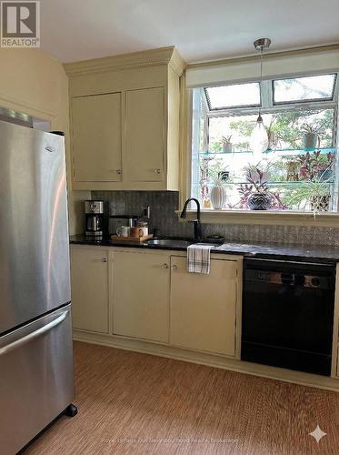 420 Albertus Avenue N, Peterborough (Town Ward 3), ON - Indoor Photo Showing Kitchen