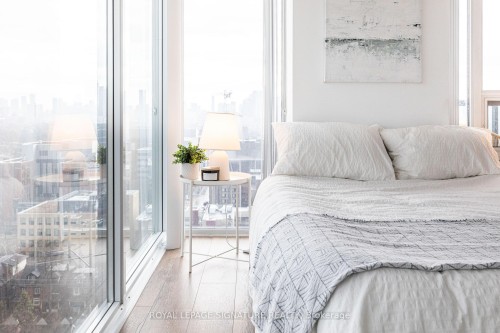 2121E-36 Lisgar Street, Toronto, ON - Indoor Photo Showing Bedroom