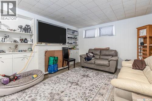 836 Keith Street, Moose Jaw, SK - Indoor Photo Showing Living Room