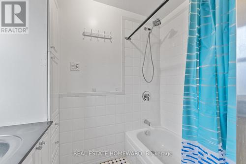 2Nd Floor - 983 Victoria Park Avenue, Toronto, ON - Indoor Photo Showing Bathroom