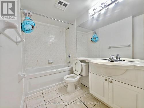 1516 - 188 Doris Avenue, Toronto, ON - Indoor Photo Showing Bathroom