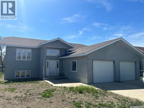 117 Carson Bay, Lampman, SK - Outdoor