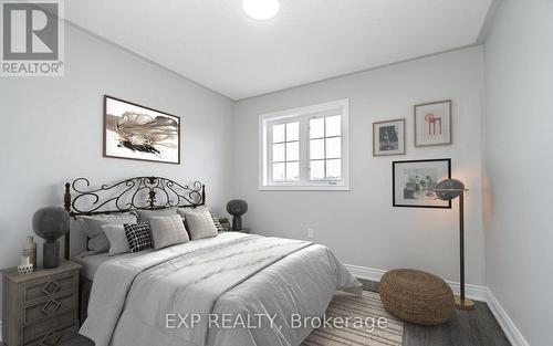 15 Lynn Street, Bradford West Gwillimbury, ON - Indoor Photo Showing Bedroom