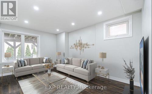 15 Lynn Street, Bradford West Gwillimbury, ON - Indoor Photo Showing Living Room