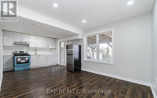 15 Lynn Street, Bradford West Gwillimbury, ON - Indoor Photo Showing Kitchen