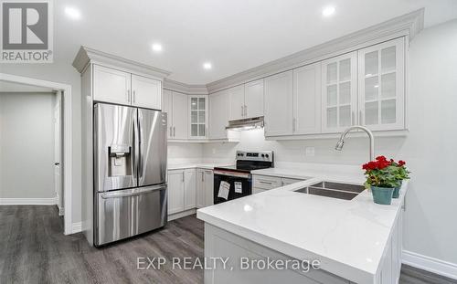 15 Lynn Street, Bradford West Gwillimbury, ON - Indoor Photo Showing Kitchen With Stainless Steel Kitchen With Double Sink With Upgraded Kitchen