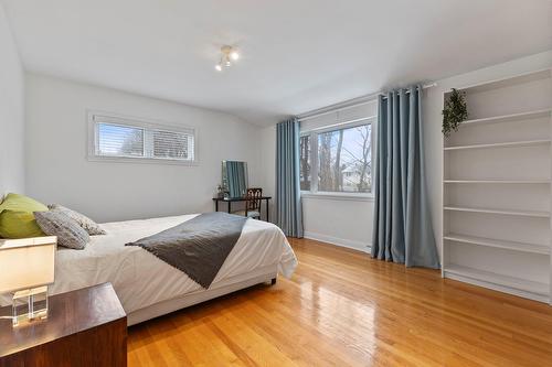 Chambre à coucher - 233 Av. Lakeview, Pointe-Claire, QC - Indoor Photo Showing Bedroom