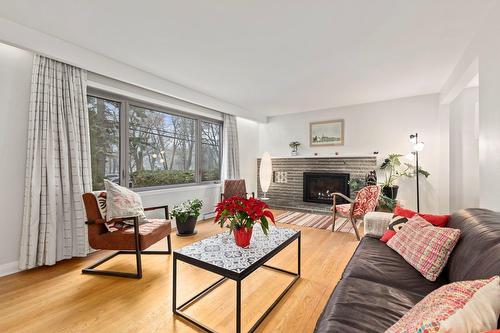 Salon - 233 Av. Lakeview, Pointe-Claire, QC - Indoor Photo Showing Living Room With Fireplace