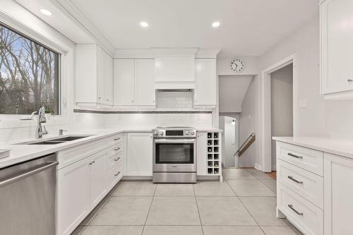Cuisine - 233 Av. Lakeview, Pointe-Claire, QC - Indoor Photo Showing Kitchen With Double Sink