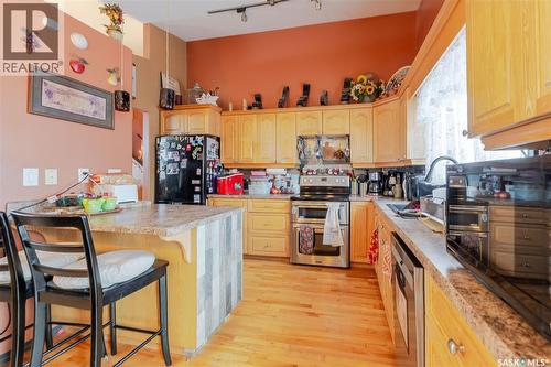 294 Wellington Drive, Moose Jaw, SK - Indoor Photo Showing Kitchen