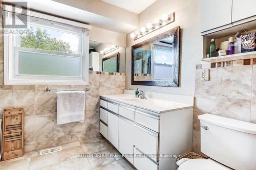 14 Cowan Avenue, London South (South R), ON - Indoor Photo Showing Bathroom