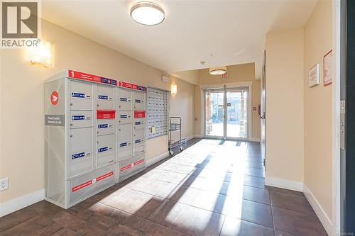 212 21 Conard St, View Royal, BC - Indoor Photo Showing Other Room