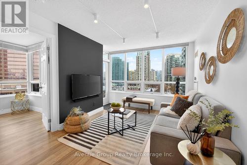 726 - 25 Greenview Avenue, Toronto, ON - Indoor Photo Showing Living Room