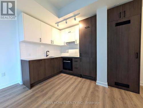 2012 - 1 Quarrington Lane, Toronto, ON - Indoor Photo Showing Kitchen