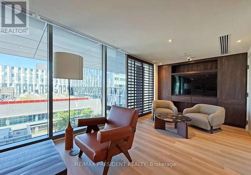 901 - 425 Front Street E, Toronto, ON - Indoor