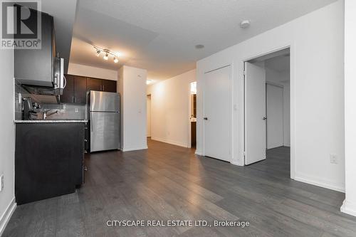 1905 - 1420 Dupont Street, Toronto, ON - Indoor Photo Showing Kitchen