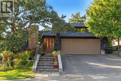 994 Landeen Pl, Saanich, BC - Outdoor