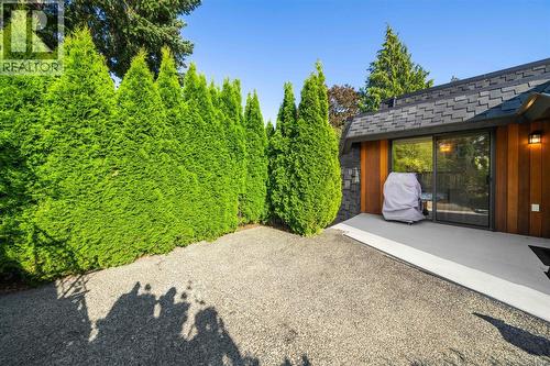 994 Landeen Pl, Saanich, BC - Outdoor