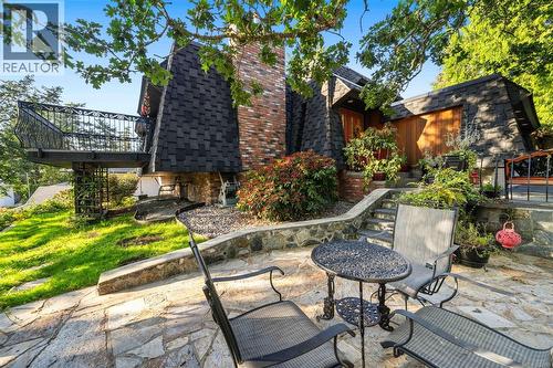 994 Landeen Pl, Saanich, BC - Outdoor With Deck Patio Veranda