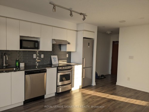 714-160 Flemington Road, Toronto, ON - Indoor Photo Showing Kitchen With Upgraded Kitchen