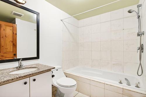 Bathroom - 3-4500 Av. Henri-Julien, Montréal (Le Plateau-Mont-Royal), QC - Indoor Photo Showing Bathroom