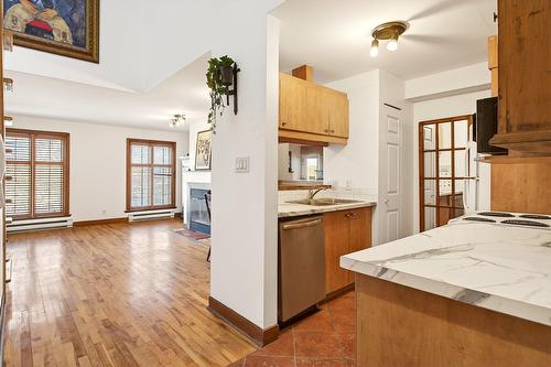 Kitchen - 3-4500 Av. Henri-Julien, Montréal (Le Plateau-Mont-Royal), QC - Indoor Photo Showing Kitchen With Fireplace With Double Sink