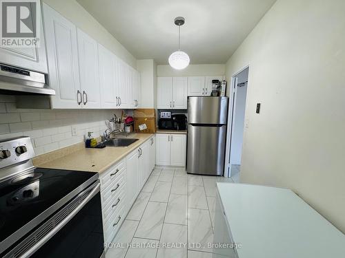 314 - 1 Massey Square, Toronto, ON - Indoor Photo Showing Kitchen
