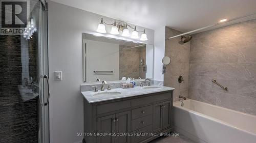 1018 - 7905 Bayview Avenue, Markham, ON - Indoor Photo Showing Bathroom
