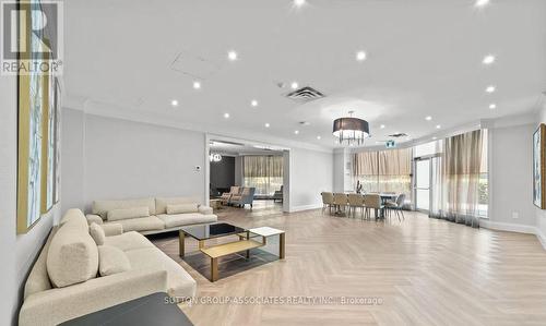 1018 - 7905 Bayview Avenue, Markham, ON - Indoor Photo Showing Living Room