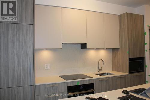 1601 - 65 Broadway Avenue, Toronto, ON - Indoor Photo Showing Kitchen