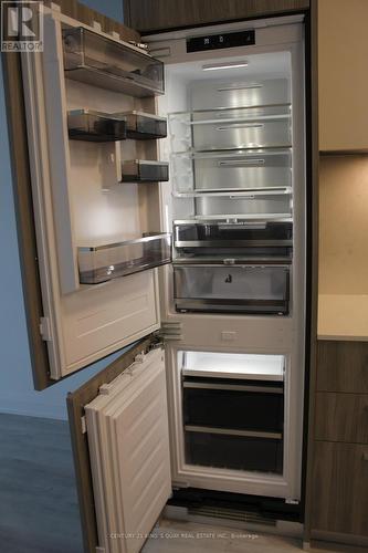 1601 - 65 Broadway Avenue, Toronto, ON - Indoor Photo Showing Kitchen