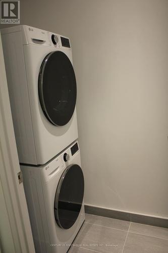 1601 - 65 Broadway Avenue, Toronto, ON - Indoor Photo Showing Laundry Room