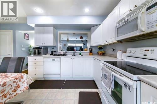 118 663 Beckett Crescent, Saskatoon, SK - Indoor Photo Showing Kitchen With Double Sink