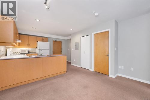 311 90 Regatta Landing, Victoria, BC - Indoor Photo Showing Kitchen