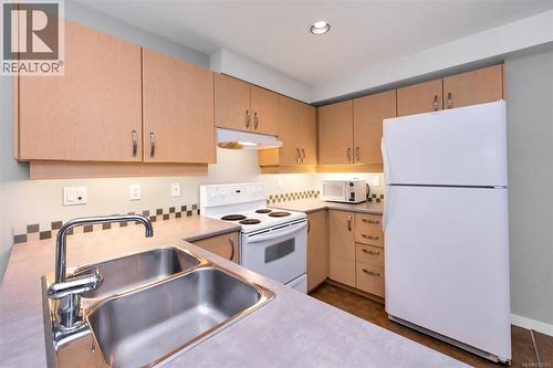 311 90 Regatta Landing, Victoria, BC - Indoor Photo Showing Kitchen With Double Sink