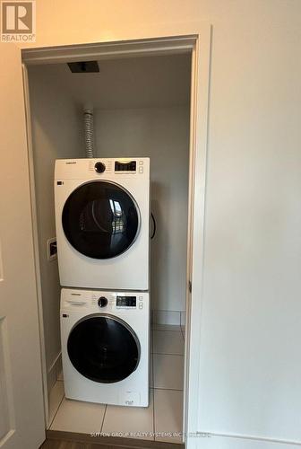 210 - 204 Burnhamthorpe Road E, Mississauga, ON - Indoor Photo Showing Laundry Room
