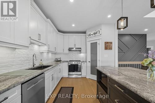 19 Statham Street, Strathroy-Caradoc (Se), ON - Indoor Photo Showing Kitchen With Double Sink With Upgraded Kitchen