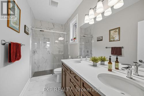 19 Statham Street, Strathroy-Caradoc (Se), ON - Indoor Photo Showing Bathroom
