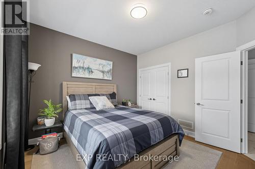 19 Statham Street, Strathroy-Caradoc (Se), ON - Indoor Photo Showing Bedroom