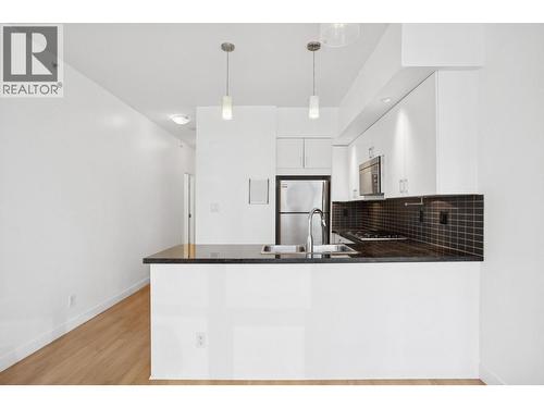 1203 1050 Smithe Street, Vancouver, BC - Indoor Photo Showing Kitchen With Double Sink