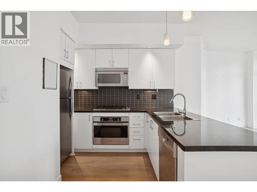 1203 1050 Smithe Street, Vancouver, BC - Indoor Photo Showing Kitchen With Double Sink With Upgraded Kitchen