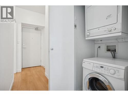 1203 1050 Smithe Street, Vancouver, BC - Indoor Photo Showing Laundry Room